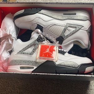 Air Jordan 4 Retro OG White/Fire Red-Black-Tech Grey 840606192